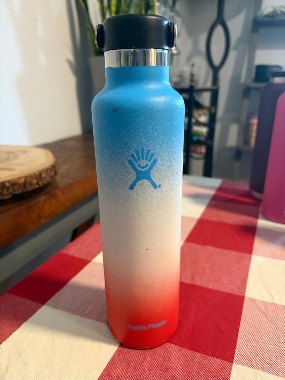 Hydro Flask 24 oz Insulated standard mouth stainless steel water bottle